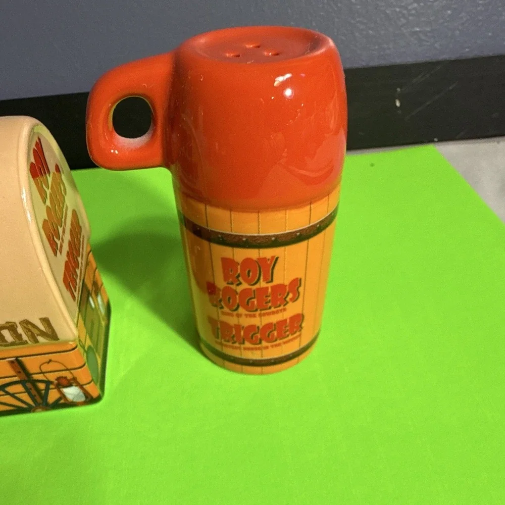 Vintage Style Roy Rogers Dale Evans Chow Wagon Salt & Pepper Shaker Set Vandor